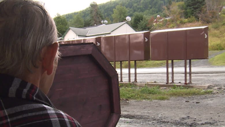 Envelope eyesore: Benoit's Cove man mad over mailboxes installed on front lawn