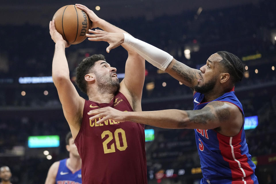 Cleveland Cavaliers forward Georges Niang (20) shoots as Detroit Pistons guard Monte Morris, right, defends in the first half of an NBA basketball game, Wednesday, Jan. 31, 2024, in Cleveland. (AP Photo/Sue Ogrocki)