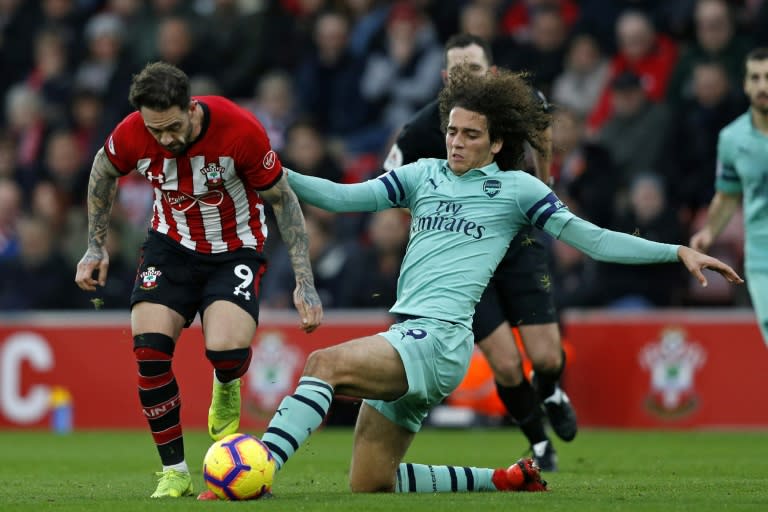 Southampton's Danny Ings vies with Arsenal's Matteo Guendouzi