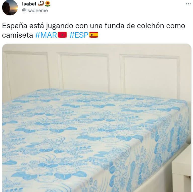 Los memes de la vestimenta celeste de España ante Marruecos