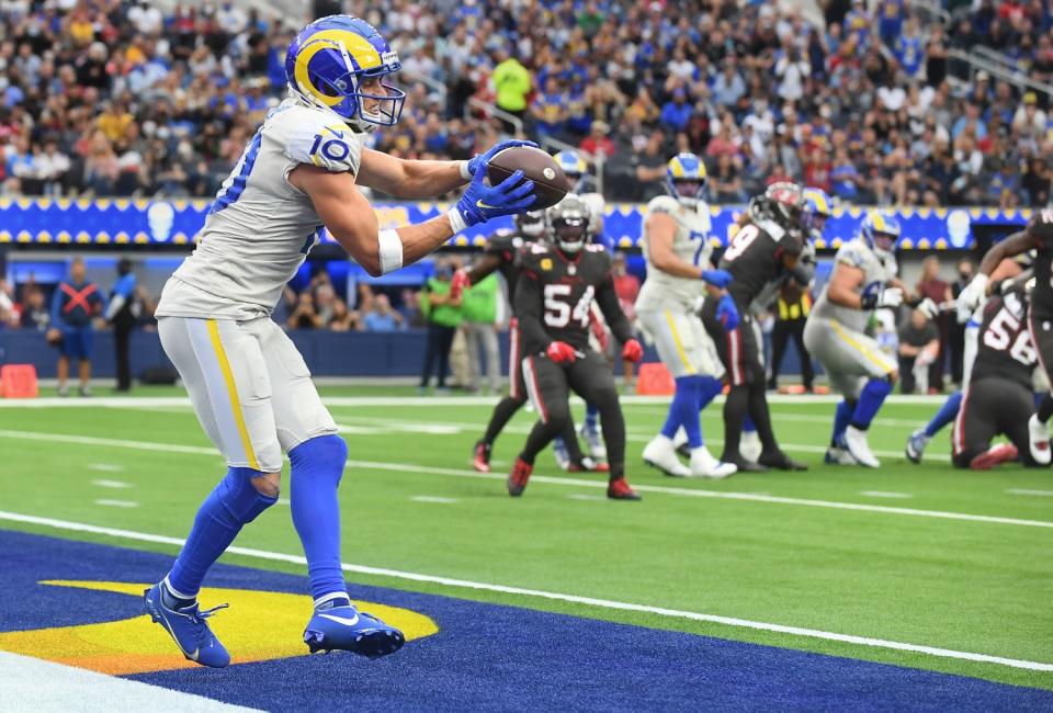 Cooper Kupp catches a touchdown pass from Matthew Stafford in the second quarter.