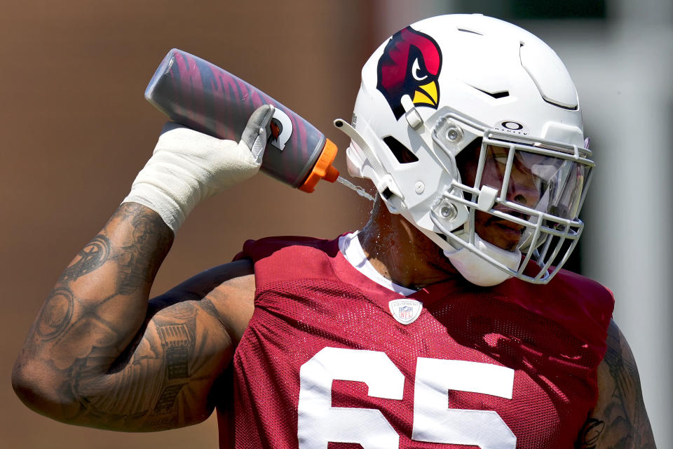 Arizona Cardinals' Elijah Wilkinson cools off during an NFL football organized team activity, Wednesday, June 5, 2024, in Tempe, Ariz. (AP Photo/Matt York)