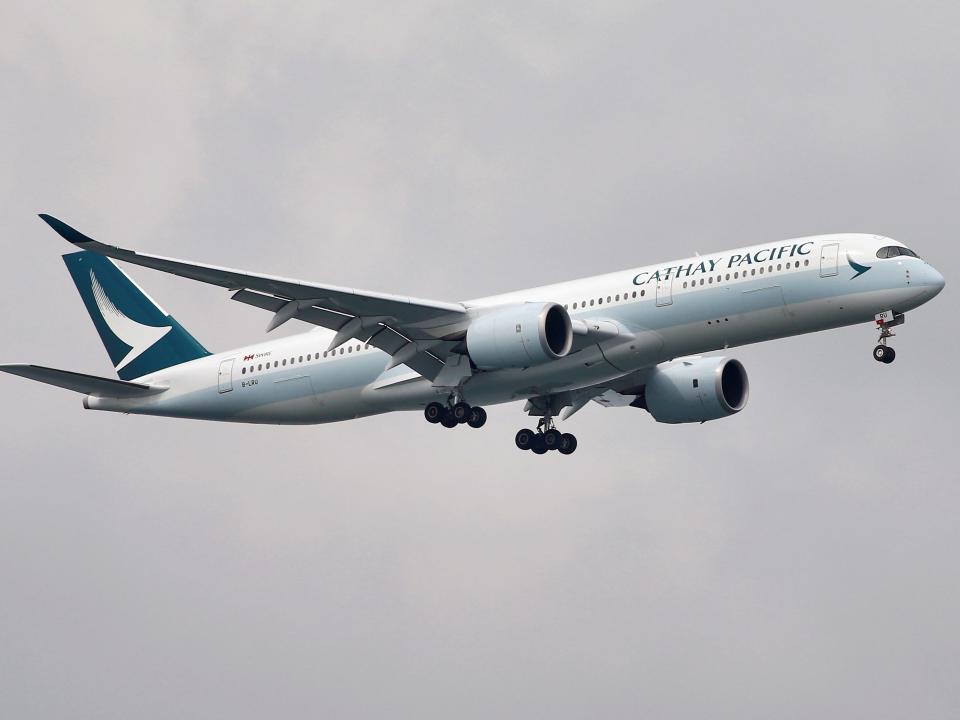 FILE PHOTO: A Cathay Pacific Airways Airbus A350-900 airplane approaches to land at Changi International Airport in Singapore June 10, 2018.  REUTERS/Tim Chong