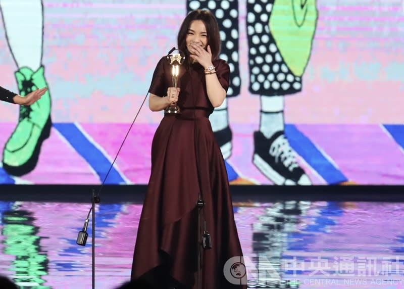 第29屆金曲獎頒獎典禮23日在台北小巨蛋舉行，徐佳瑩獲得最佳國語女歌手獎與最佳國語專輯獎。（中央社）