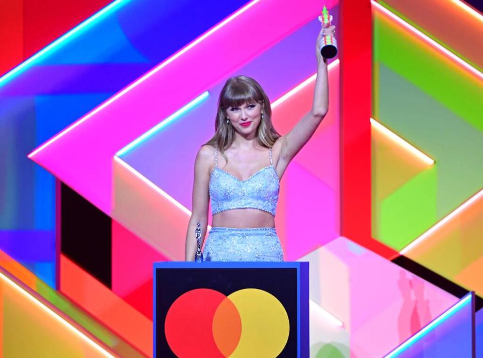 Taylor Swift, The BRIT Awards 2021, Show