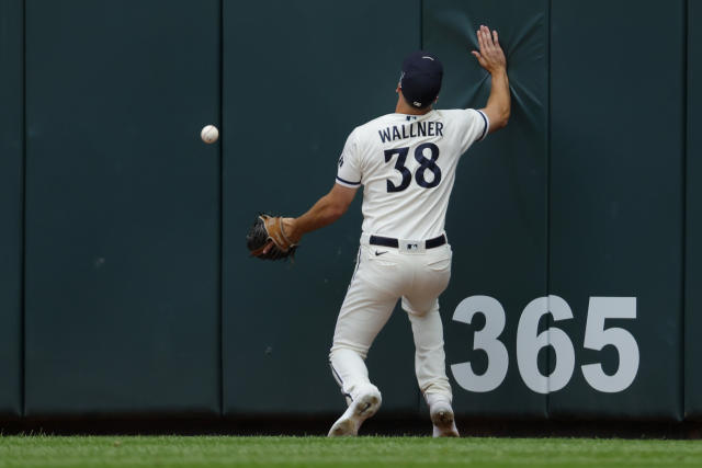 Twins News: Dallas Keuchel had awesome reaction to almost pitching a  perfect game