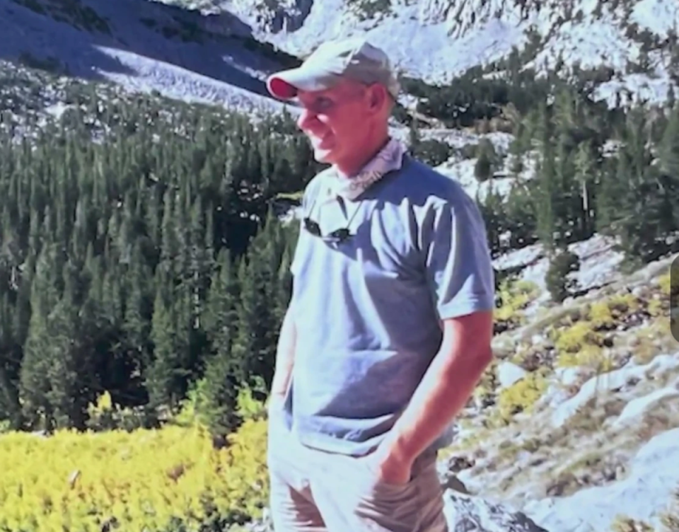 Steve Curry, de 71 años, murió mientras caminaba en el Valle de la Muerte de California el martes (Folleto familiar)