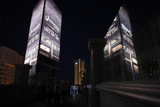 Hotel tower transferring from Horseshoe to Paris Las Vegas