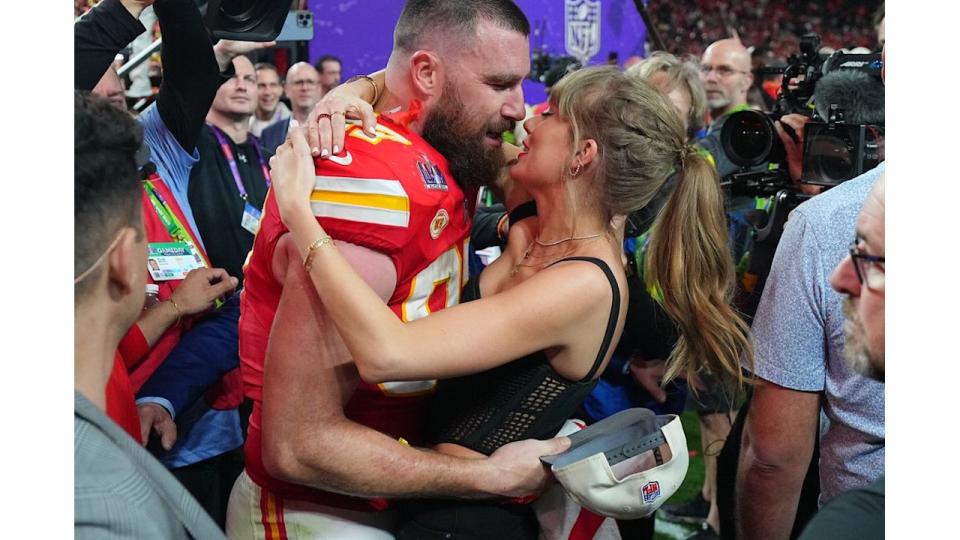 Kansas City Chiefs Travis Kelce (87) kisses girlfriend and singer Taylor Swift following victory vs San Francisco 49ers 