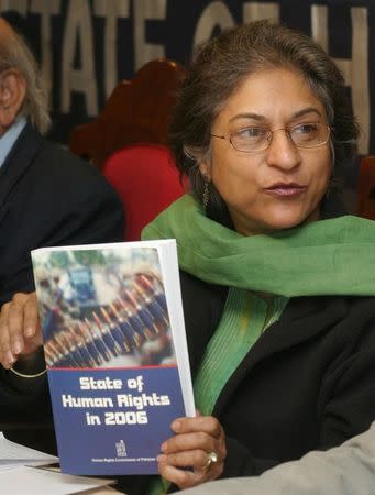 Human Rights Commission of Pakistan (HRCP) chairwoman Asma Jahangir shows the commission's annual report during a news conference in Islamabad February 8, 2007. REUTERS/Faisal Mahmood/Files
