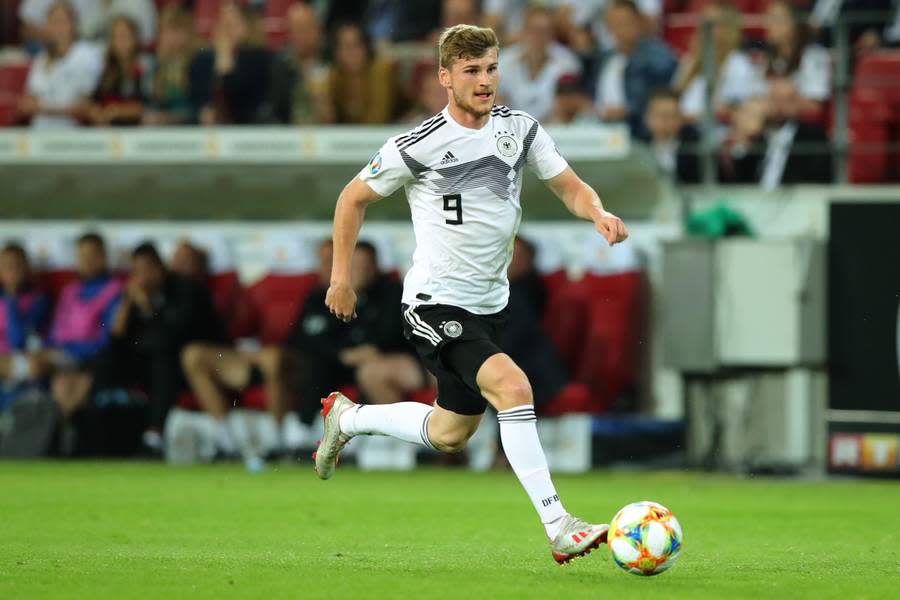 Außerdem hegt Liverpool starkes Interesse am 16-jährigen Harvey Elliott, der kürzlich bei Fulham zum jüngsten Premier-League-Spieler wurde. Auch Timo Werner (Bild) soll in Gesprächen mit dem FC Liverpool stehen, eine Verpflichtung würde aber wohl eher im nächsten Jahr realisiert werden, wenn der Leipzig-Stürmer ablösefrei wäre