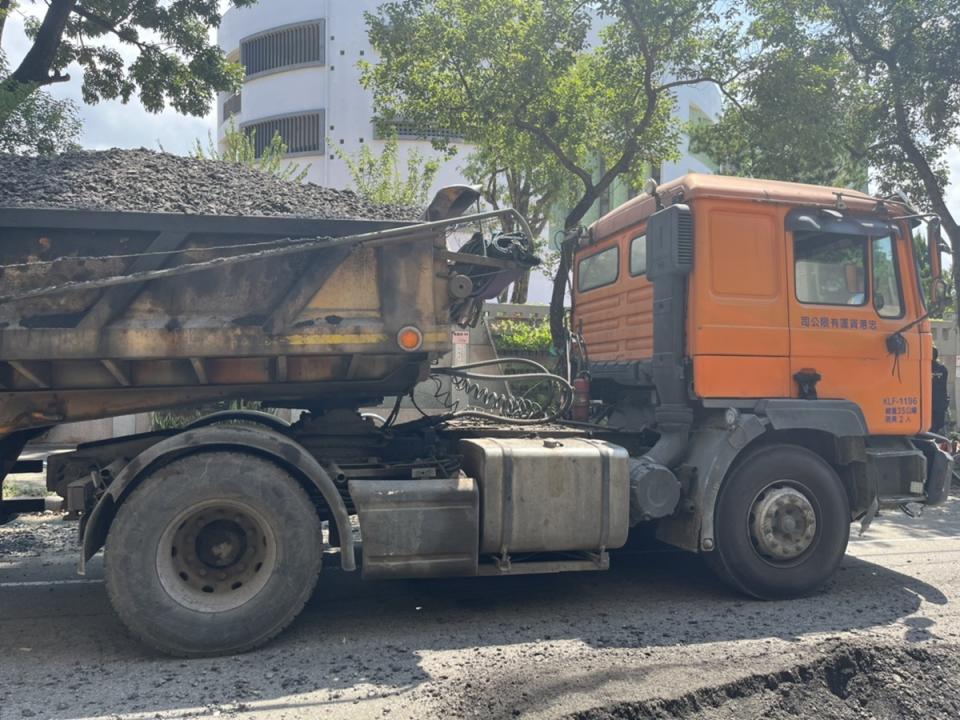 台中市豐原道路工程意外 工人倒車輾斃泰籍移工。