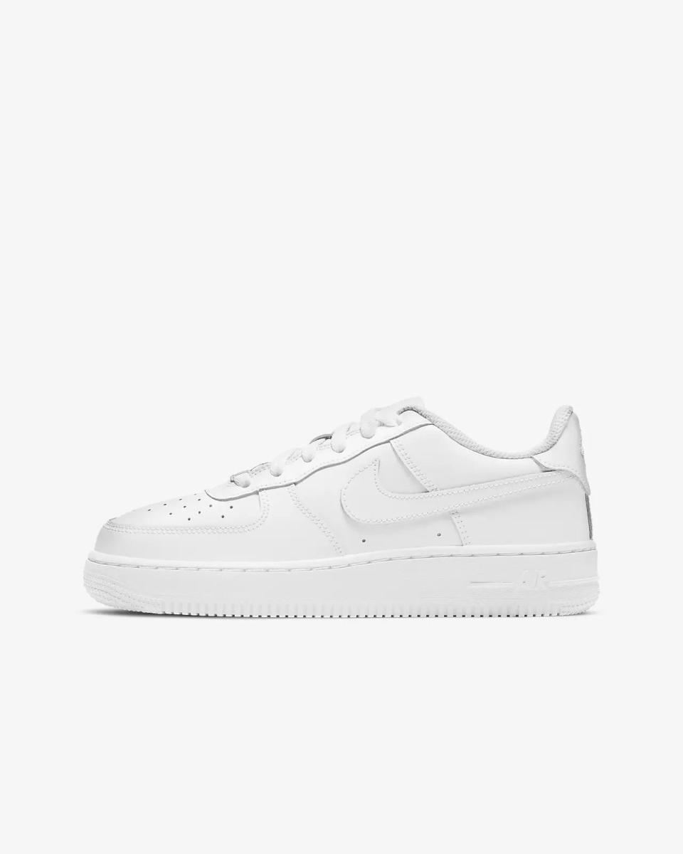 9) Air Force 1 '07 Sneaker