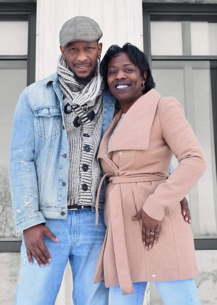 Ohio couple Christopher Barringer and Diadria Woods were allegedly swindled out of $1,500 by a venue owner the week of their wedding. (Photo: Devae Powell/Behind the Mask Photography)