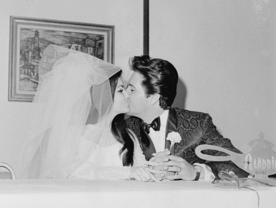 Lisa Marie Elvis weddingkisses