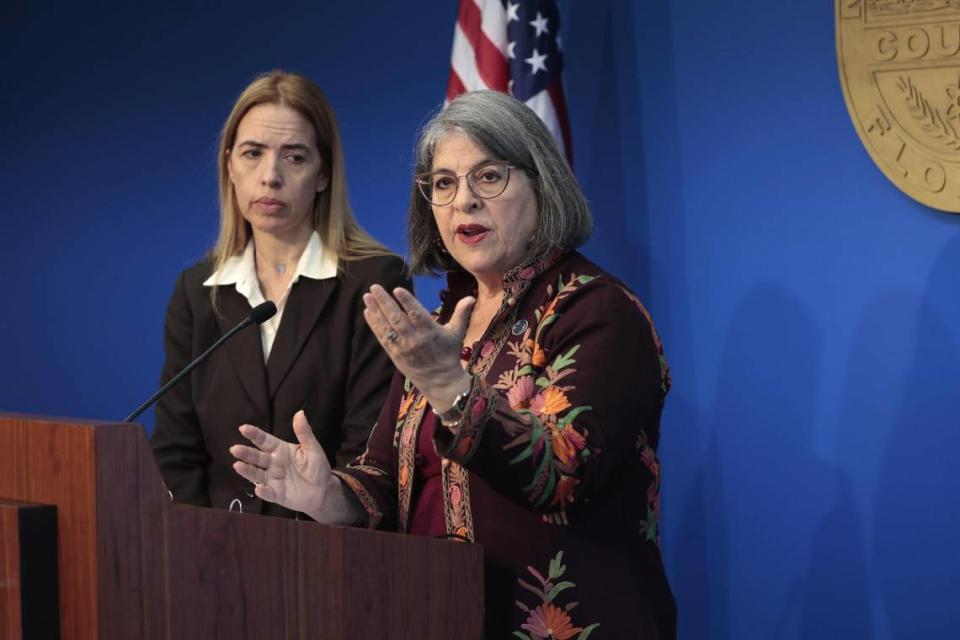 La alcaldesa de Miami-Dade, Daniella Levine Cava, habla durante la conferencia de prensa sobre la rescisión del contrato de arrendamiento del Miami Seaquarium en el Stephen Clark Center, en Miami, Florida, el jueves 7 de marzo de 2024. Jose A. Iglesias/jiglesias@elnuevoherald.com