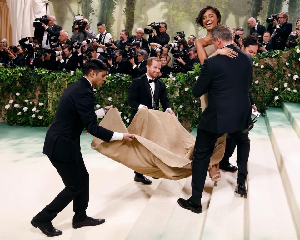 tyla, met gala, sand dress, balmain