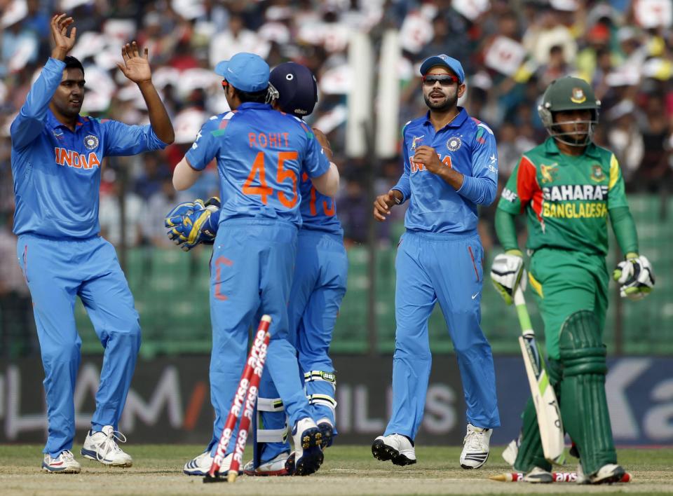 Bangladesh's Mominul Haque (R) leaves the field as India's fielders celebrate his dismissal during their Asia Cup 2014 one-day international (ODI) cricket match in Fatullah February 26, 2014.