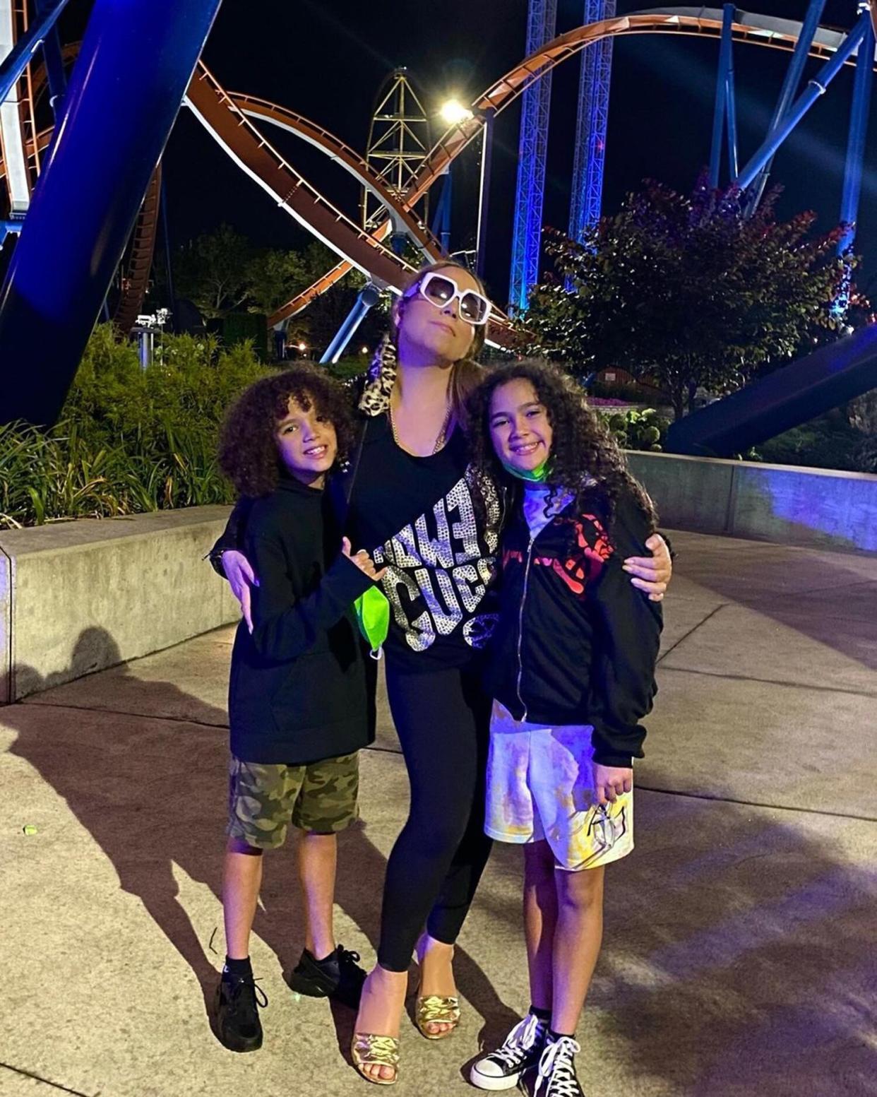 Mariah Carey Suffers Relatable Theme Park Moment in Ohio: 'Never Again With the Heels!