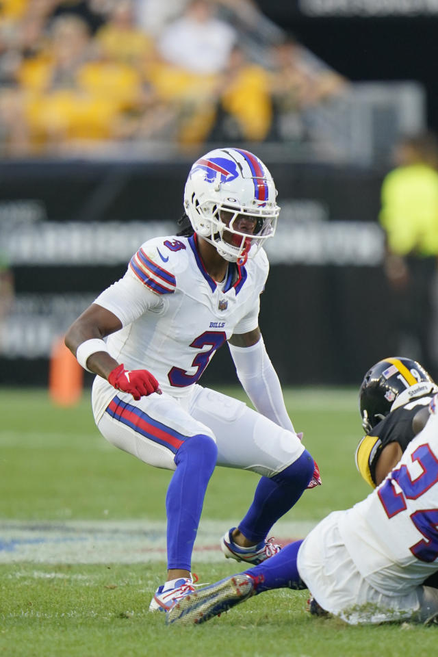 Damar Hamlin, Kenny Pickett exchange jerseys after Bills vs. Steelers