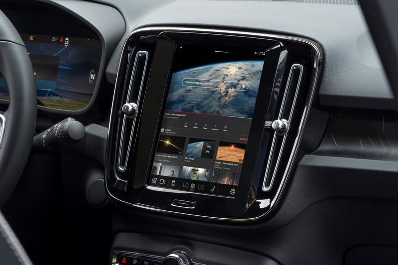Volvo最新中控系統就是由Google開發，駕駛可在中控使用Google Play應用程式。