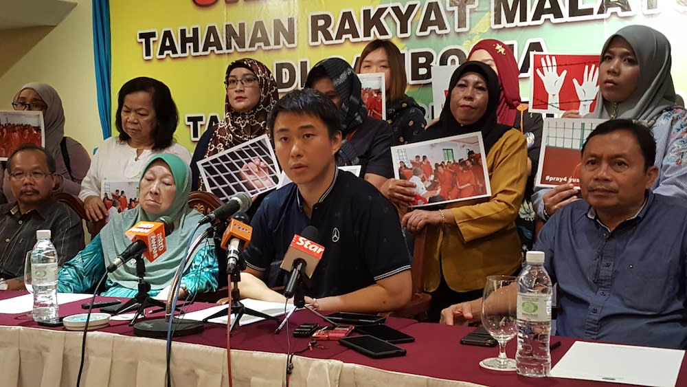 Julau MP Larry Sng (seated, centre) said his tenure as chairman of the Malaysian Pepper Board (MPB) was terminated by the federal Ministry of Plantation Industries and Commodities effective today. — Picture by Sulok Tawie