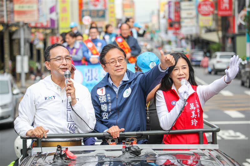 蔡正元說，國民黨主席朱立倫雖然網路上不太討喜，但做為一個戰略上的操盤手，他下的幾手棋都很正確。（圖/張善政辦公室提供）