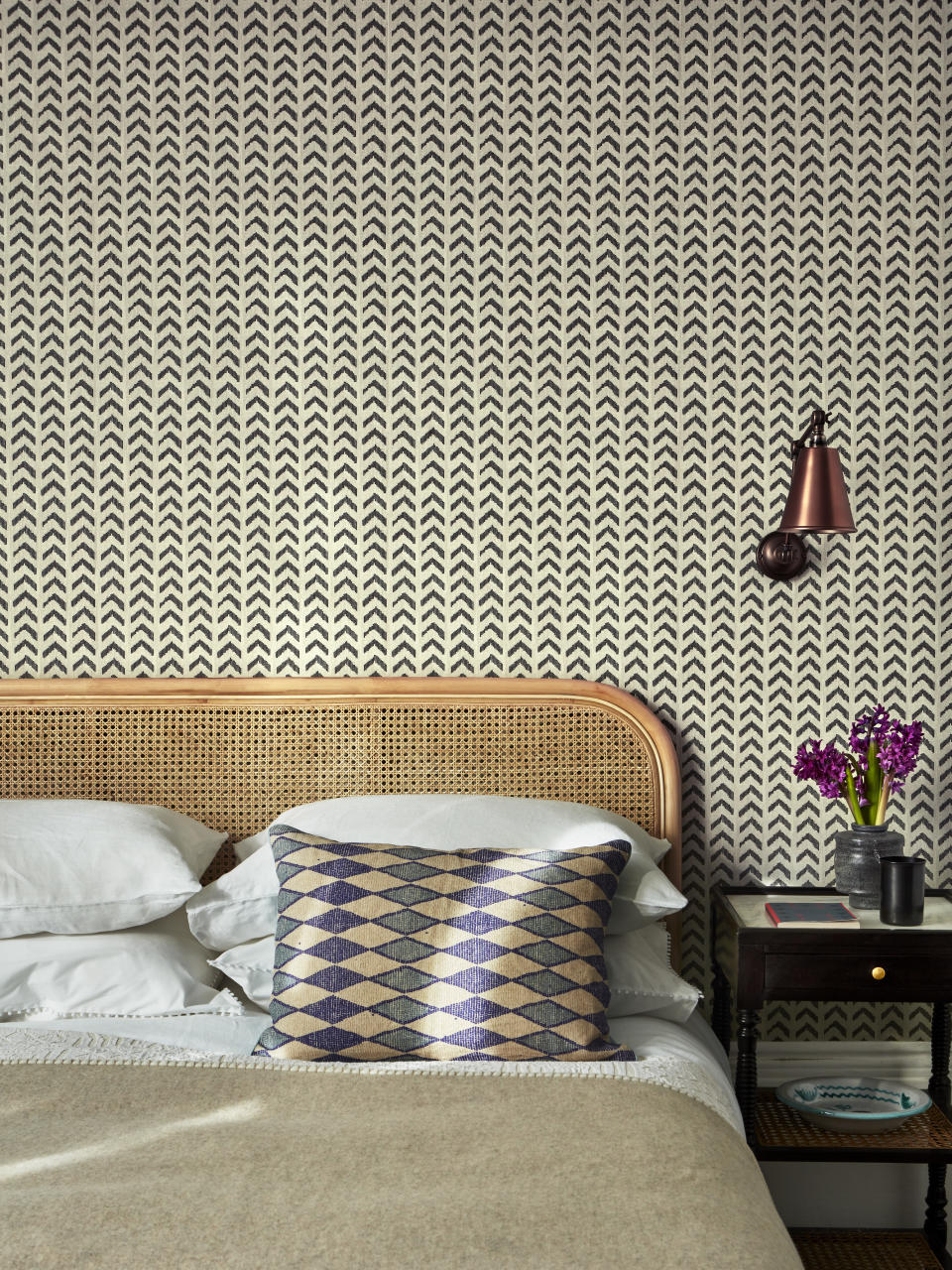 7. Choose a simple geometric wallpaper