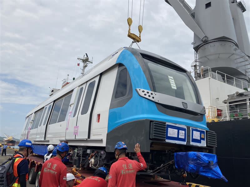 捷運三鶯線首輛列車正式抵台。（圖／新北捷運局提供）