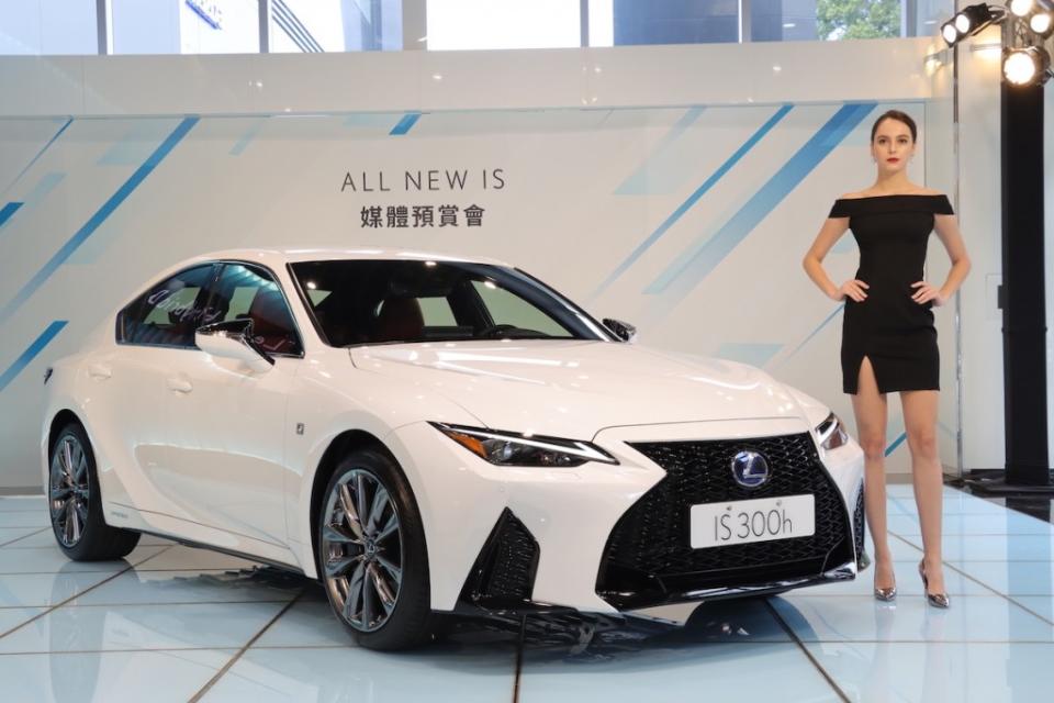 lexus-is300h