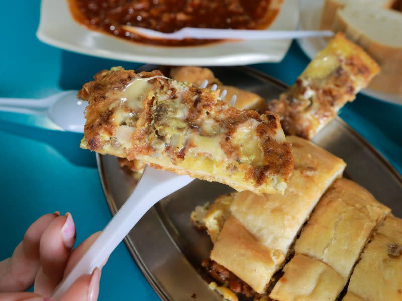 roti john - cheesy beef roti john closeup