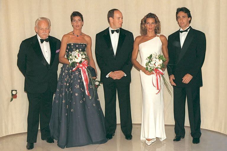 Rainiero, Carolina, Alberto, Estefanía y Daniel Ducruet, y Antoinette. (Stephane Cardinale/Sygma via Getty)