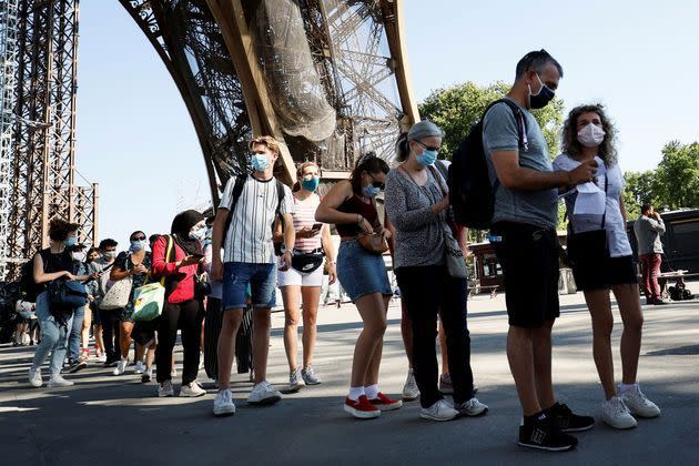 <p>Fermée depuis le 13 mars, à cause du coronavirus, la Tour Eiffel a rouvert partiellement ses portes aux touristes jeudi.</p>