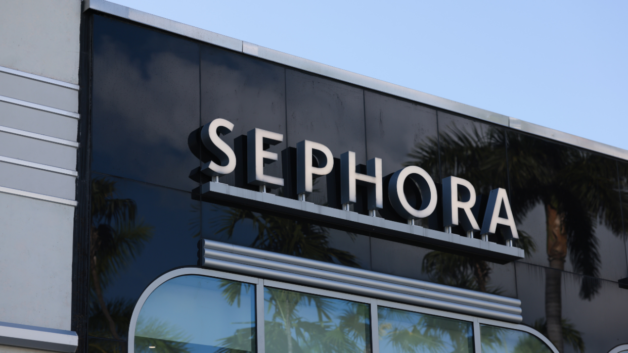 Sephora Responds To Viral Video Of Teen Girls Using Makeup For Blackface: ‘We Are Extremely Disappointed’ | Jeremy Moeller/Getty Images