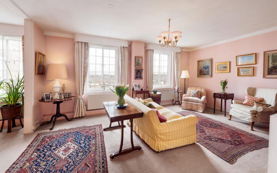 For sale: Margaret Thatcher's Chelsea flat, where she decided to pursue politics