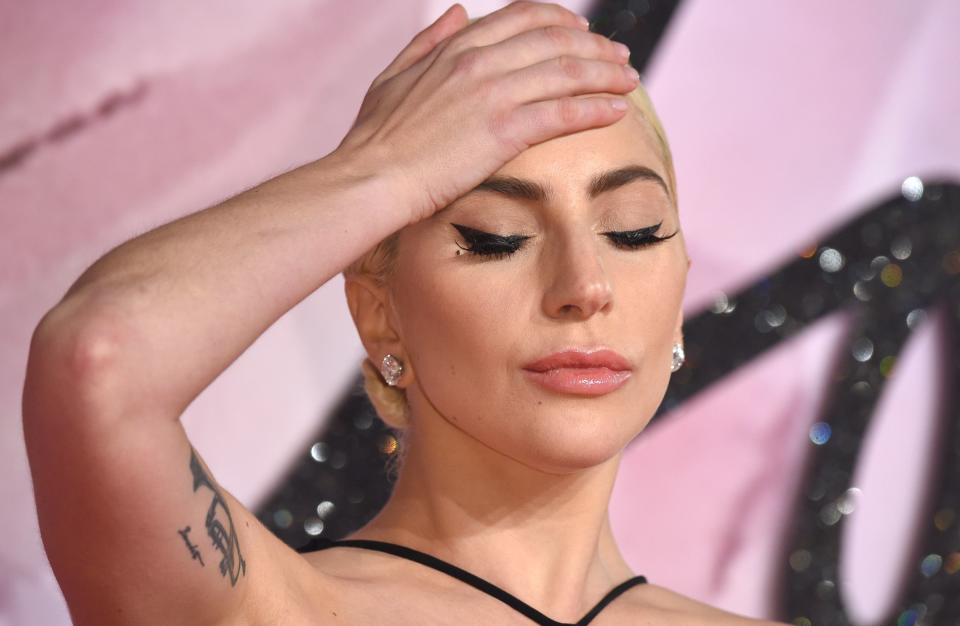 Después de publicar sobre su lucha contra el dolor crónico, Lady Gaga dijo que estaba “abrumada por la empatía, confesiones y historias personales sobre el dolor crónico”.