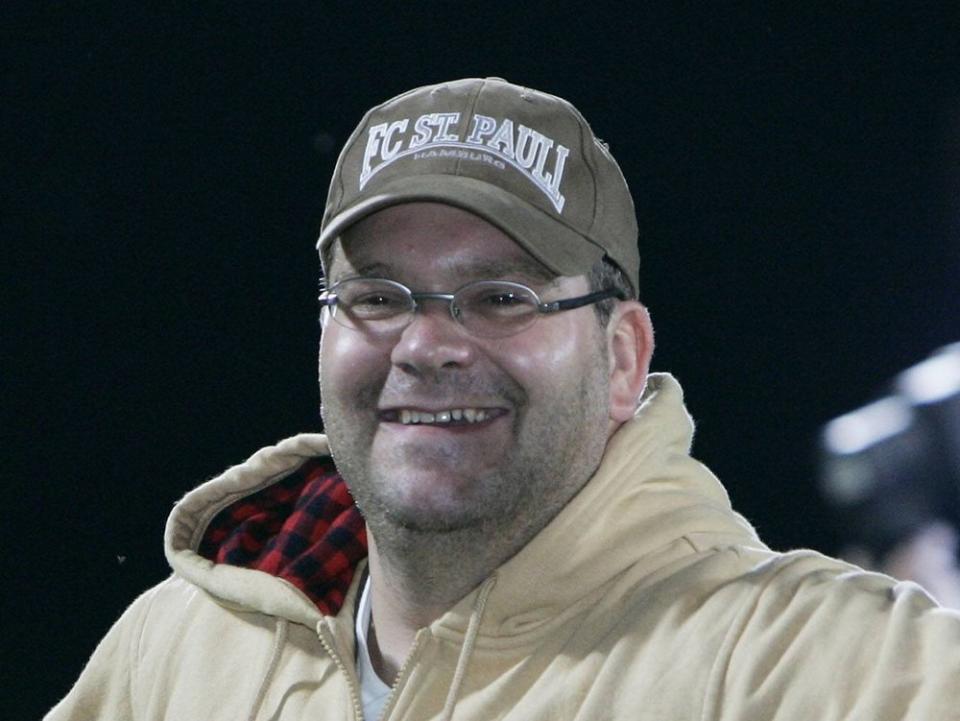 Elton trägt seine Liebe für den FC St. Pauli gerne auch am Körper. (Bild: imago/Thorge Huter)