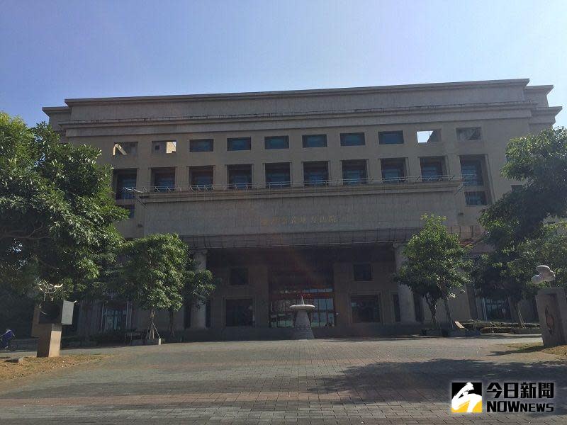 ▲嘉義地方法院裁定嘉義市政府吳姓機要專員羈押禁見。（圖／記者陳惲朋攝）