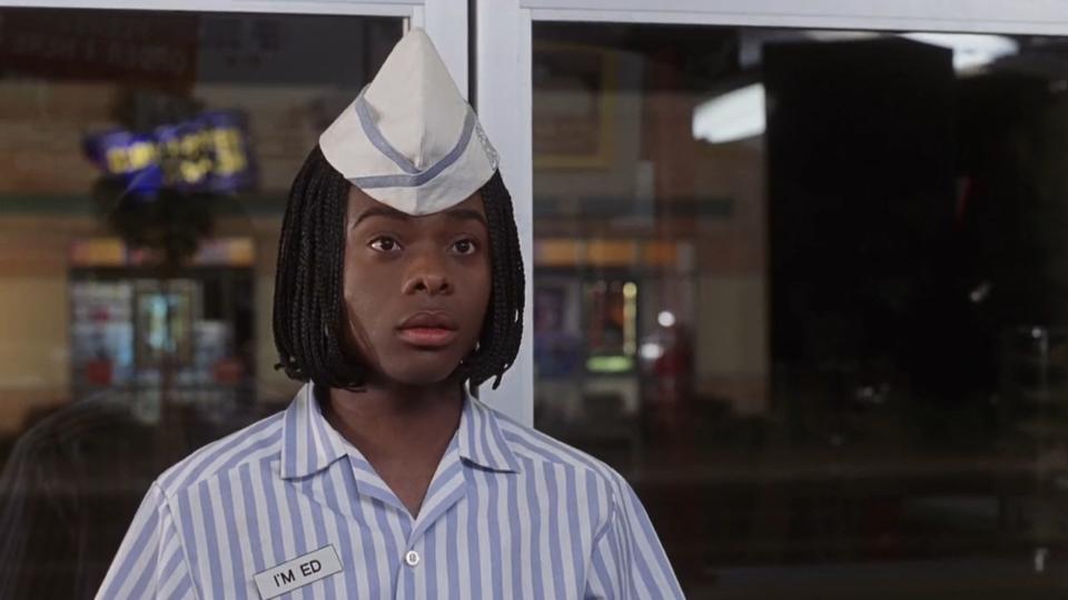 Kel Mitchell in the dress of a burger joint