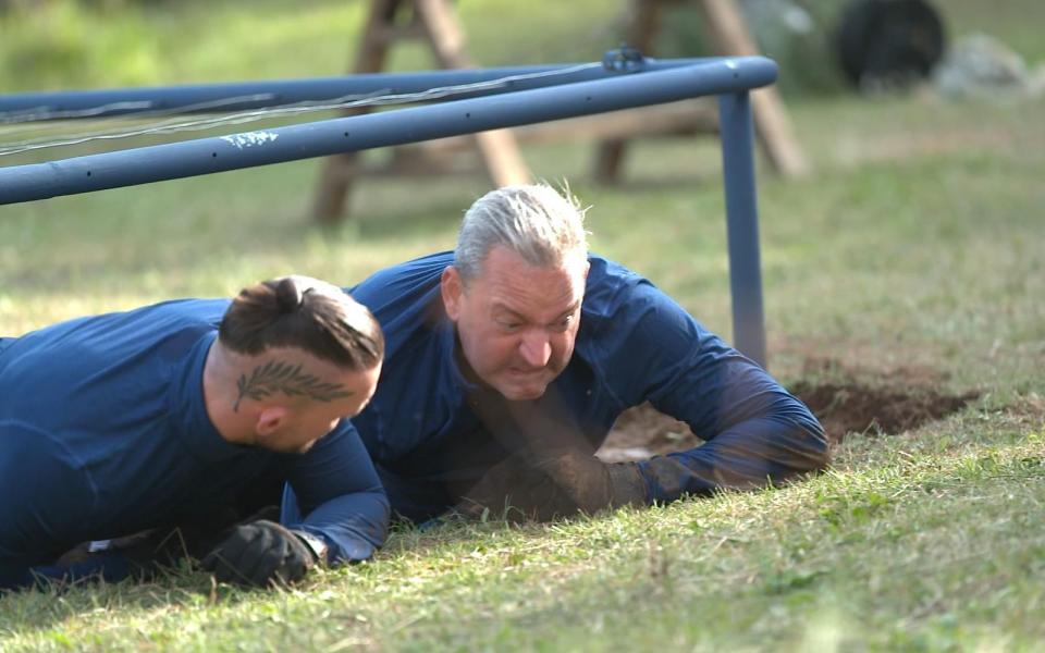 <p>Aufstehen, wenn man am Boden ist: Das ist die Botschaft von "Unbreakable", einer Mischung aus Promi-Schicksalsrevue und paramilitärischem Bootcamp. Nach enttäuschenden Quoten zum Start (Zielgruppenmarktanteil: 5,4 Prozent) war der Durchhaltewille von RTL aber schon gebrochen. Die verbleibenden Folgen wurden ein Fall für die Mediathek. (Bild: RTL)</p> 