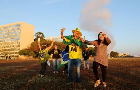 Demonstrators who support Brazil's President Dilma Rousseff's impeachment react in Brasilia, Brazil, May 12, 2016. REUTERS/Paulo Whitaker