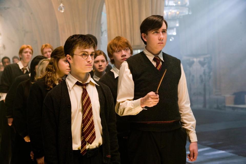 Matthew Lewis como Neville Longbottom (extrema derecha) en ‘Harry Potter and the Order of the Phoenix’ (Warner Bros)