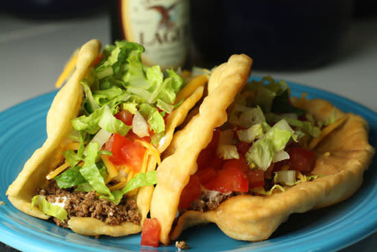 <strong>Get the <a href="http://www.macheesmo.com/2010/04/chalupas/" target="_blank">Chalupas recipe </a>by Macheesmo</strong>