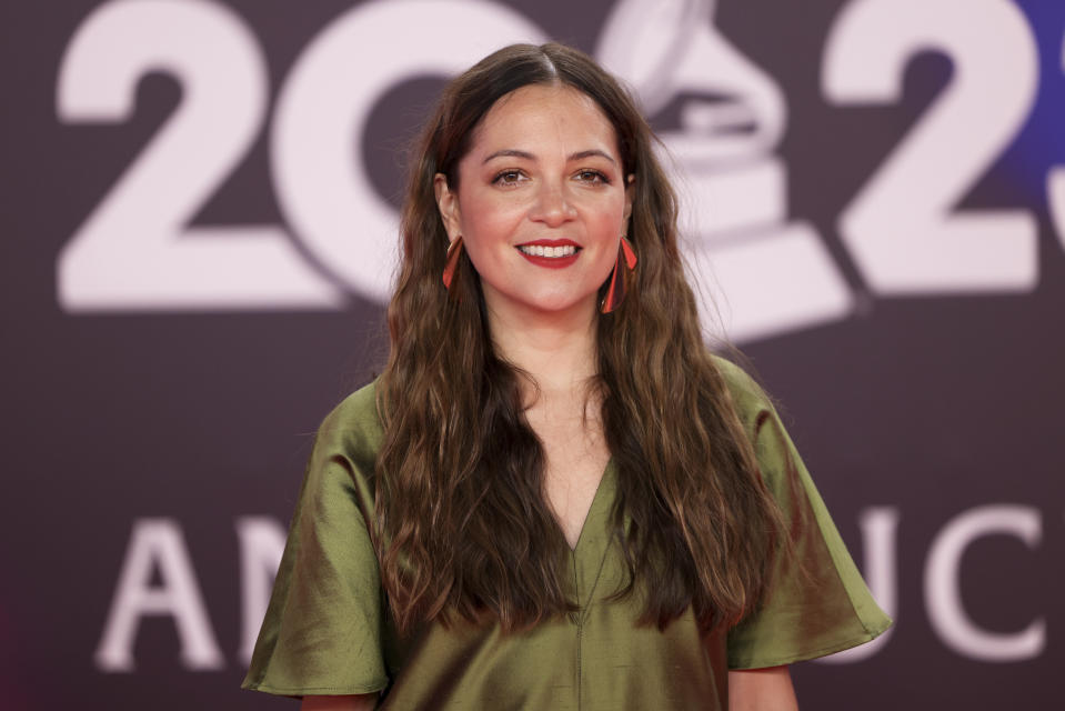 Natalia Lafourcade llega a la 24a entrega anual del Latin Grammy en Sevilla, España, el jueves 16 de noviembre de 2023. (Foto Vianney Le Caer/Invision/AP)