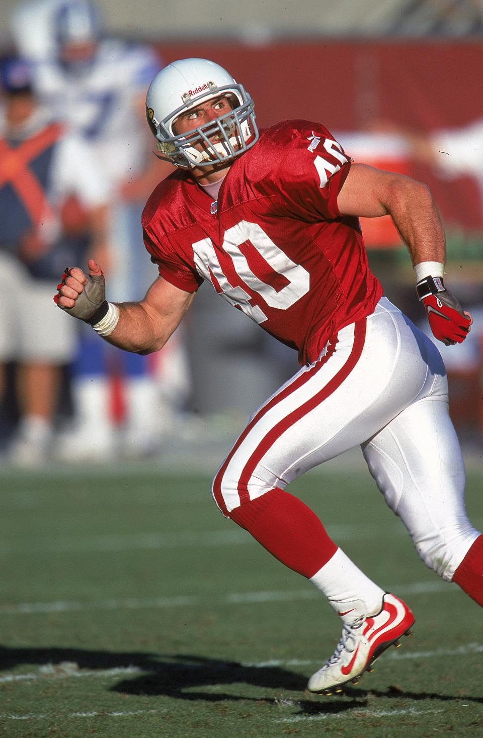 Pat Tillman #40 of the Arizona Cardinals runs to catch the pass during the game against the Detroit Lions at the Sun Devil Stadium in Tempe, Arizona. The Cardinals defeated the Lions 23-19. (Photo by Tom Hauck /Allsport)