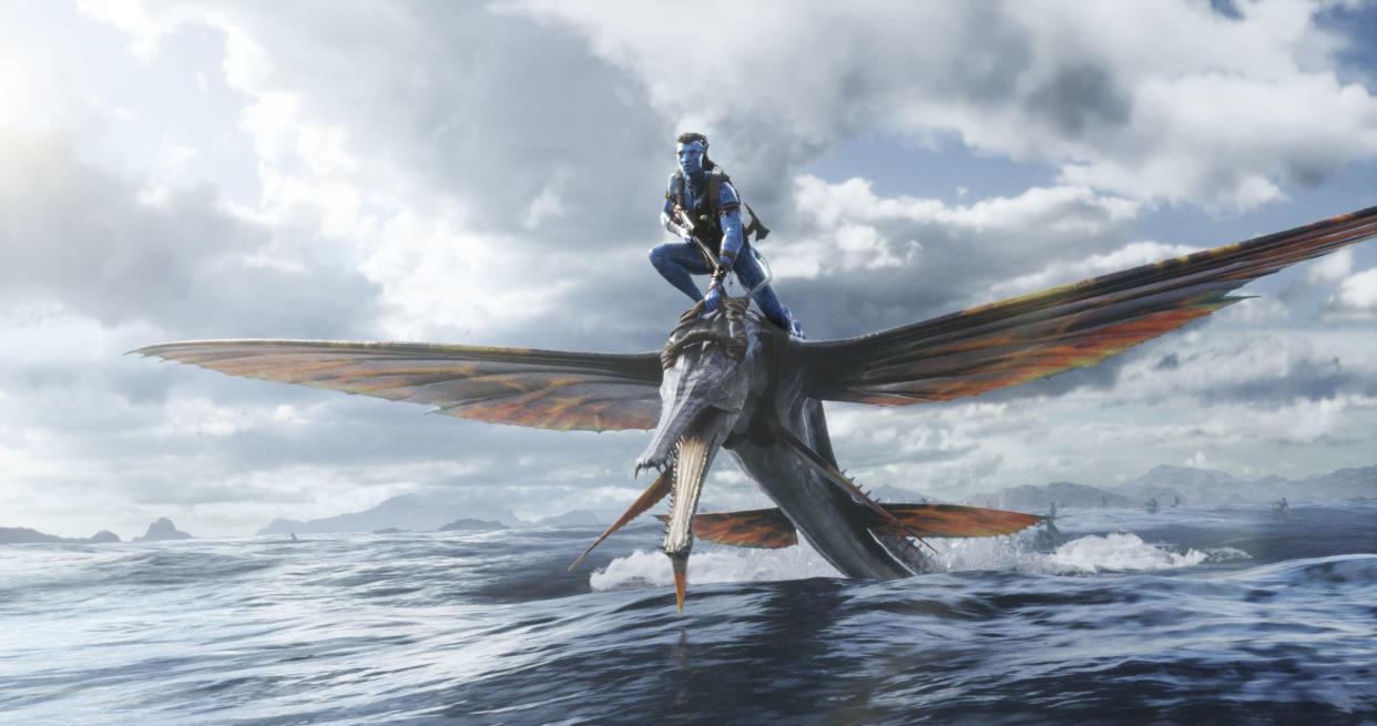 Jake Sully (Sam Worthington) takes flight in Avatar: The Way of Water (Photo: Photo courtesy of 20th Century Studios)