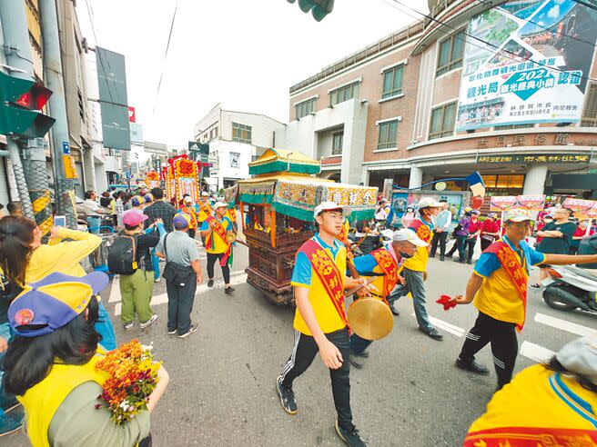 彰化市南瑤宮癸卯年笨港進香6日回鑾，今年隨香信眾、陣頭比往年多3倍，充分展現彰化人的熱情，更顯見彰化人對彰化媽的認同。（吳建輝攝）