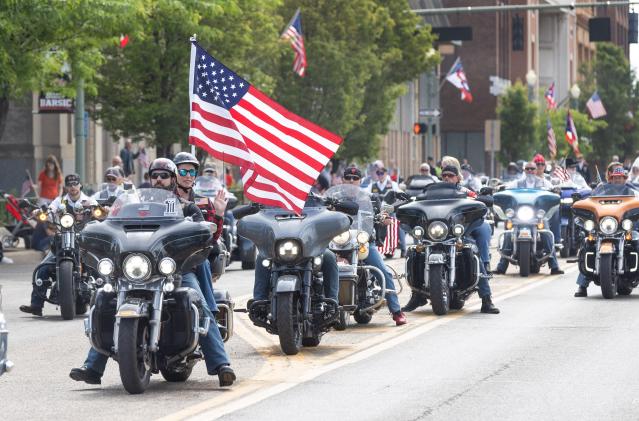 Memorial Day parade in Canton remembers sacrifice: 'Keep the fallen in ...