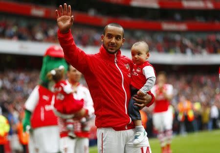 Arsenal's Theo Walcott and his son Finley. Reuters / Eddie Keogh