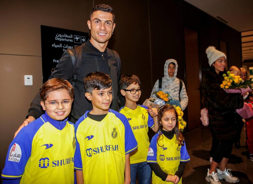 En foto del club Al Nassr Club, Cristiano Ronaldo arriba al Aeropuerto Internacional Riyadh International Airport el lunes 2 de enero del 2023.